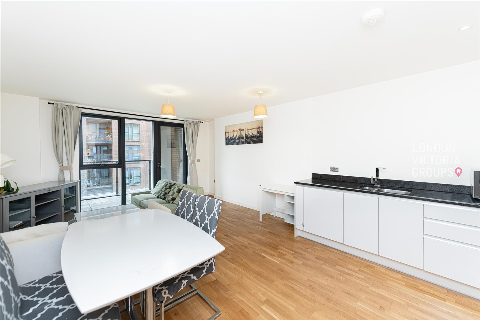 2 bed property in Larkwood Avenue, London